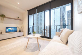 Central Melbourne 1br1ba Apt With Balcony